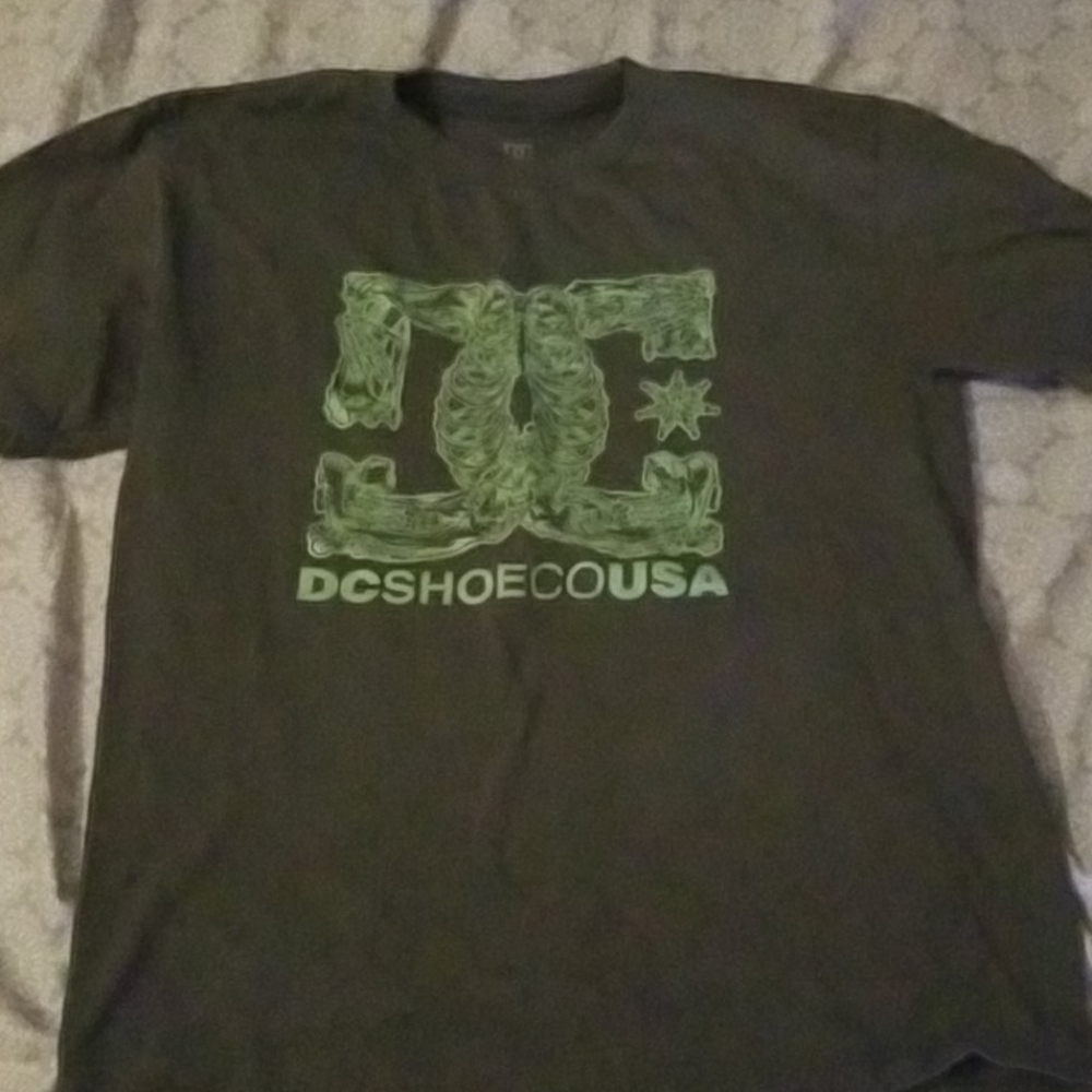 Boys DC Shoes shirt